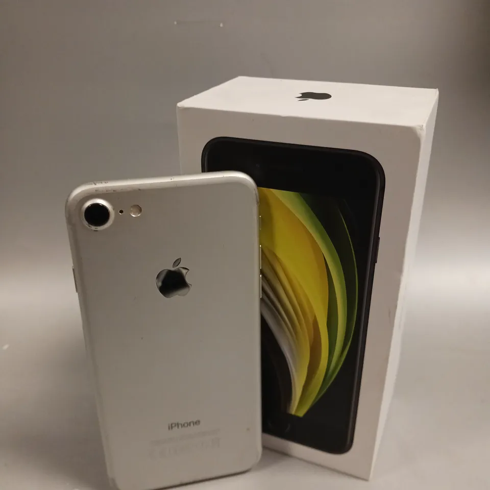 BOXED APPLE IPHONE 7 SMARTPHONE 