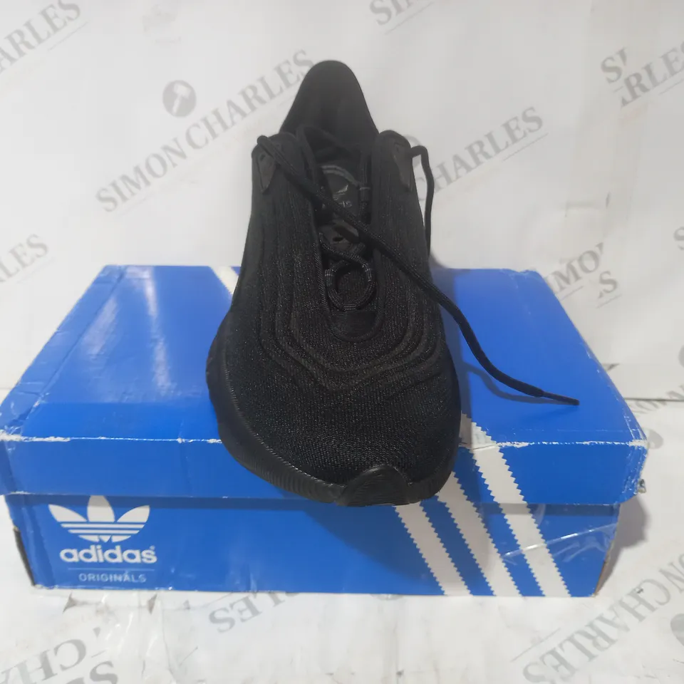 BOXED PAIR OF ADIDAS COURTVANTAGE SHOES IN BLACK UK SIZE 9