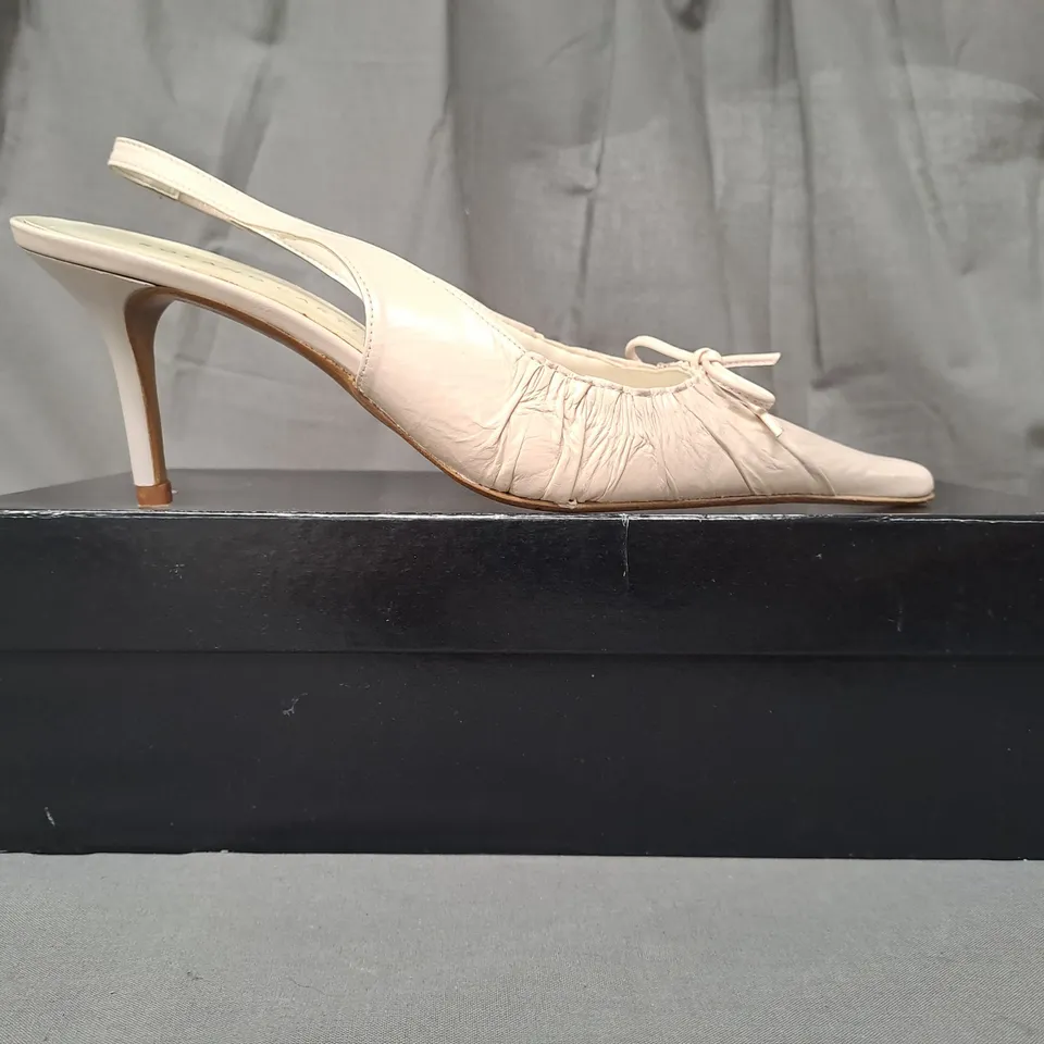 BOXED PAIR OF ROLAND CARTIER POINTED TOE HEELED SHOES IN BEIGE EU SIZE 38