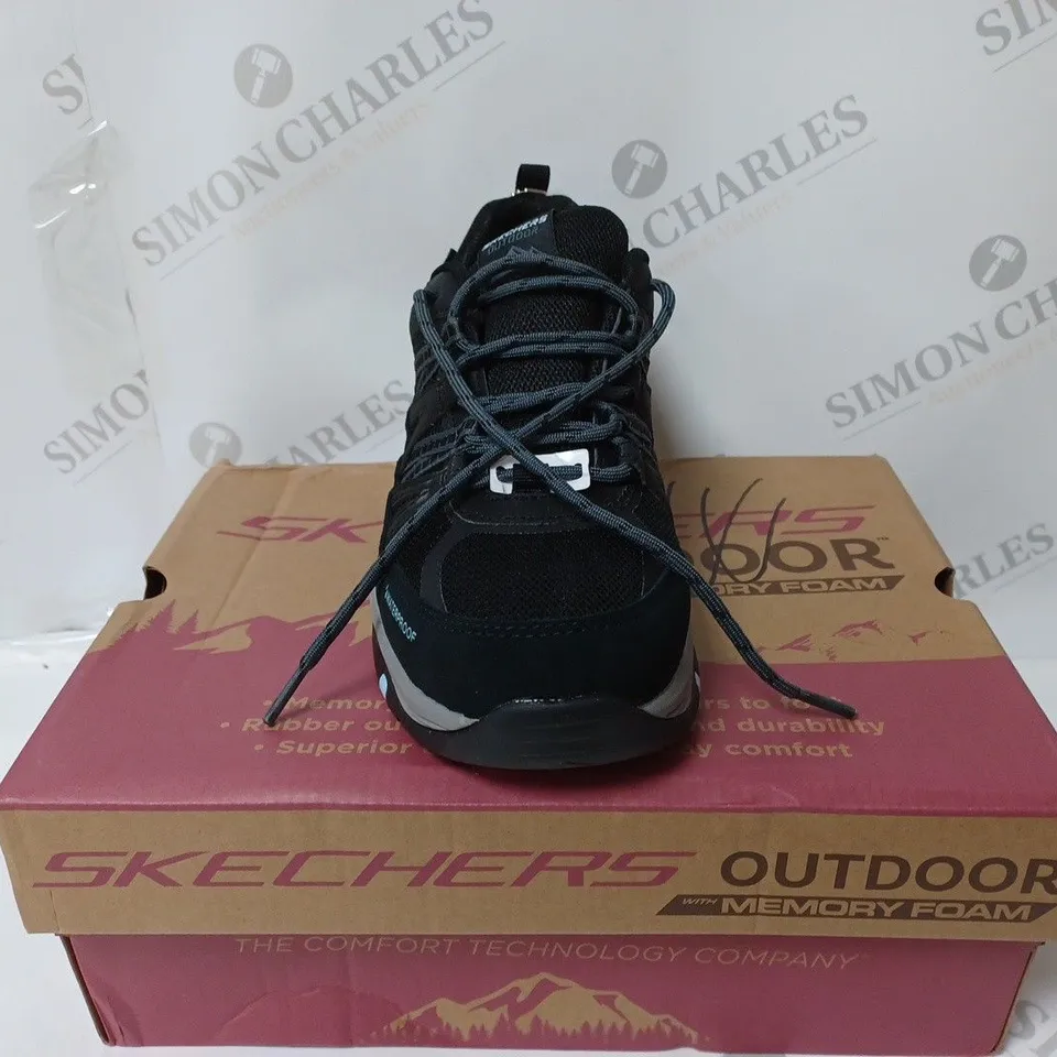 BOXED PAIR OF SKECHERS TREGO WATERPROOF HIKING BOOTS IN BLACK - SIZE 5