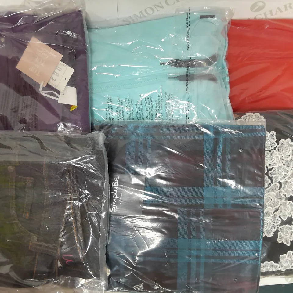 LOT OF APPROX 16 CLOTHING ITEMS IN VARIOUS STYLES, COLOURS AND SIZES 