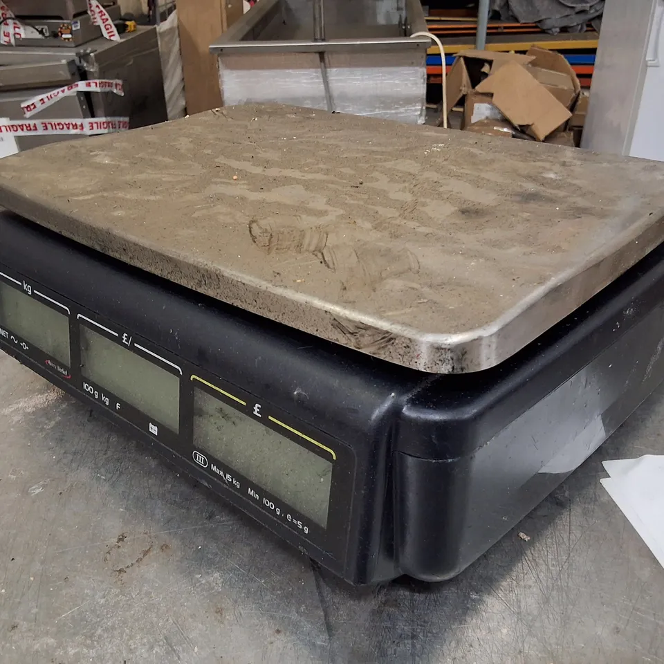AVERY BERKEL FX50 COUNTER SCALES