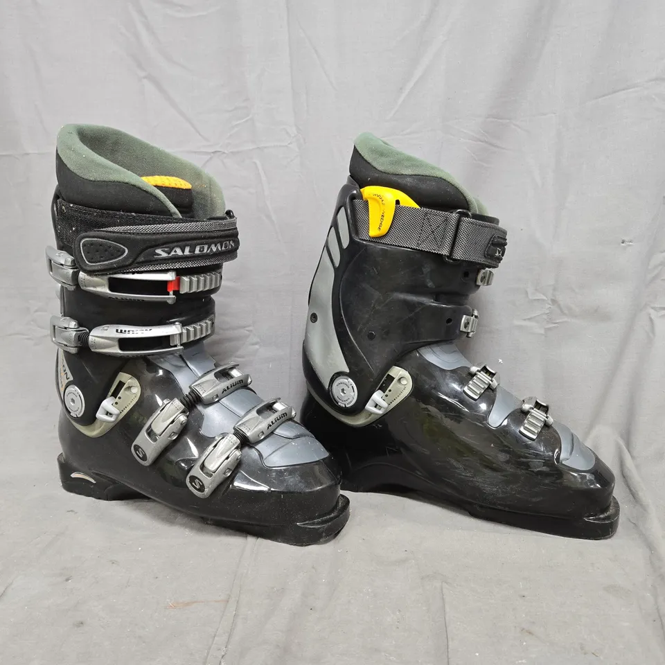 SALOMON EVOLUTION SERIES SKI BOOTS IN BLACK