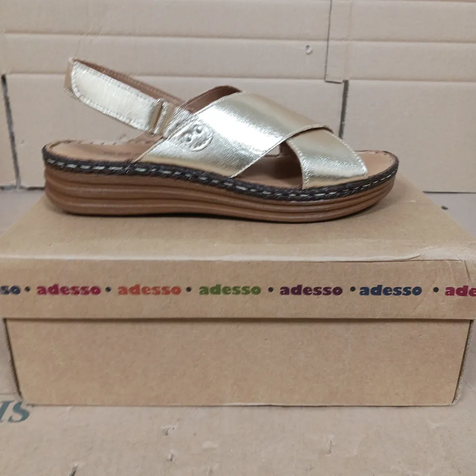 ADESSO CROSSOVER SANDALS GOLD SIZE 5