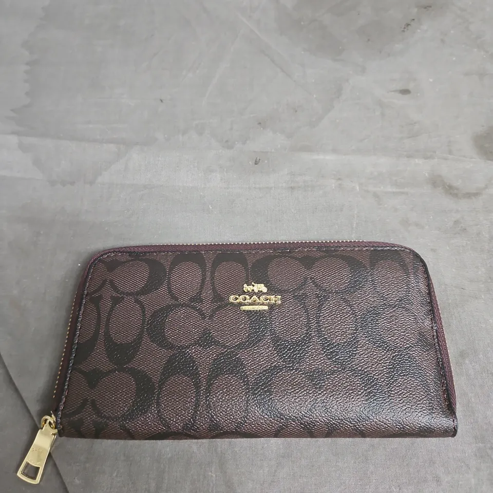 COACH ZIP-AROUND WALLET – SIGNATURE MONOGRAM, Brown