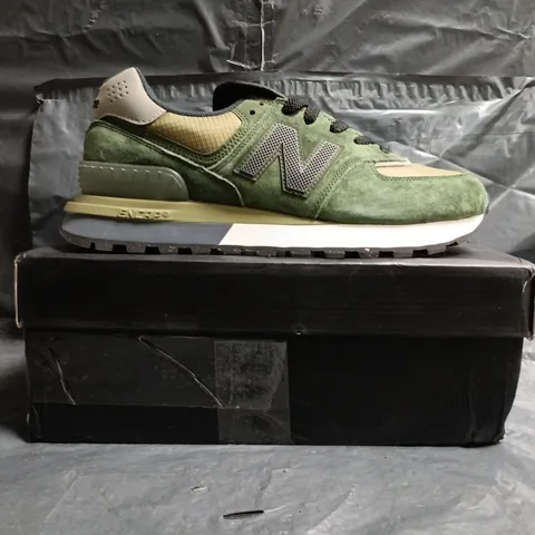 BOXED PAIR OF NEW BALANCE STONE ISLAND TRAINERS IN GREEN/SAGE SIZE UK 8.5