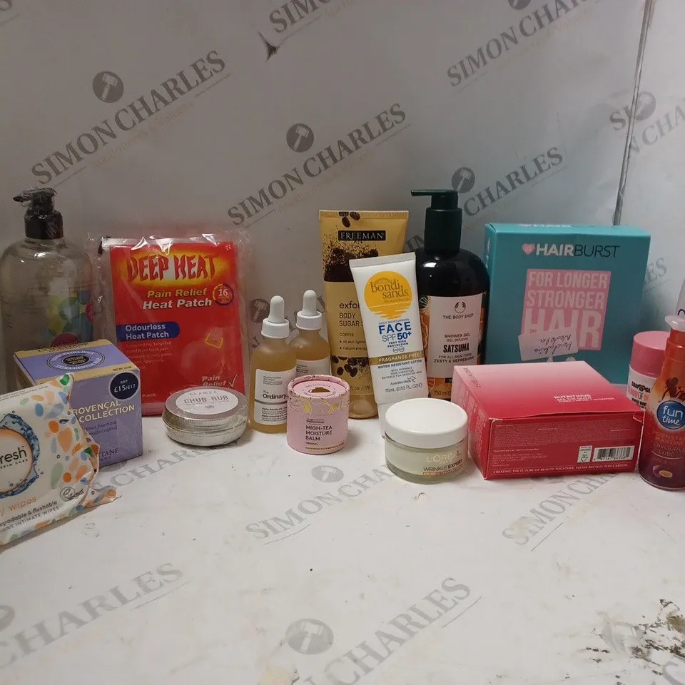 APPROXIMATELY 16 ASSORTED COSMETICS ITEMS TO INCLUDE LOCCITANE EN PROVENCE SOAP, THE BODY SHOP SATSUMA SHOWER GEL (750ml), ESTEE LAUDER SEE THE GLOW SET, ETC