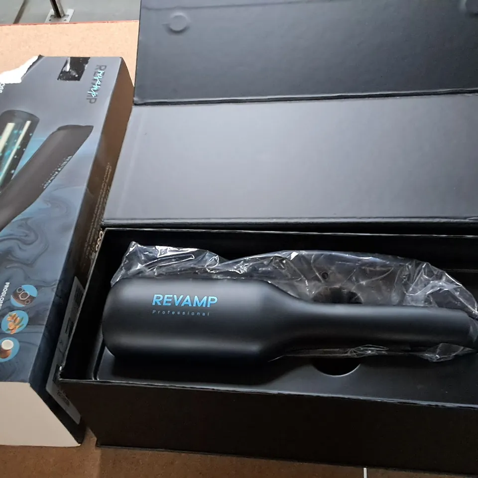 BOXED REVAMP 2-IN-1 BEACH & VOLUME PROFESSIONAL CERAMIC WAVER