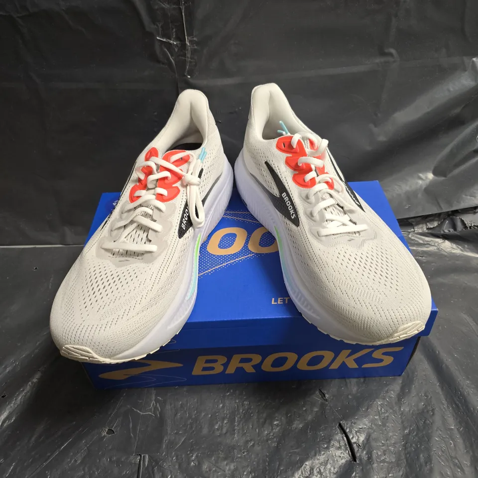 BROOKS GHOST 17 MEN’S RUNNING SHOES – UK 11 (US 12) – GREY/WHITE