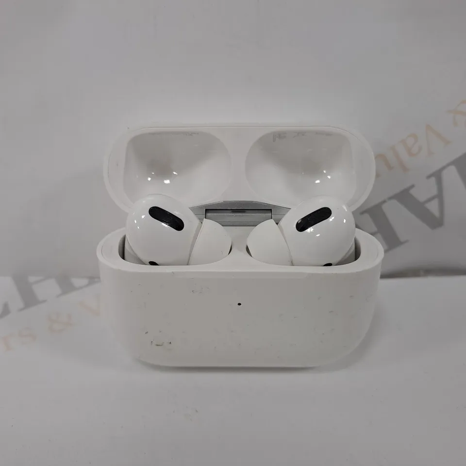 APPLE AIRPODS (2ND GENERATION) - CHARGING CASE 