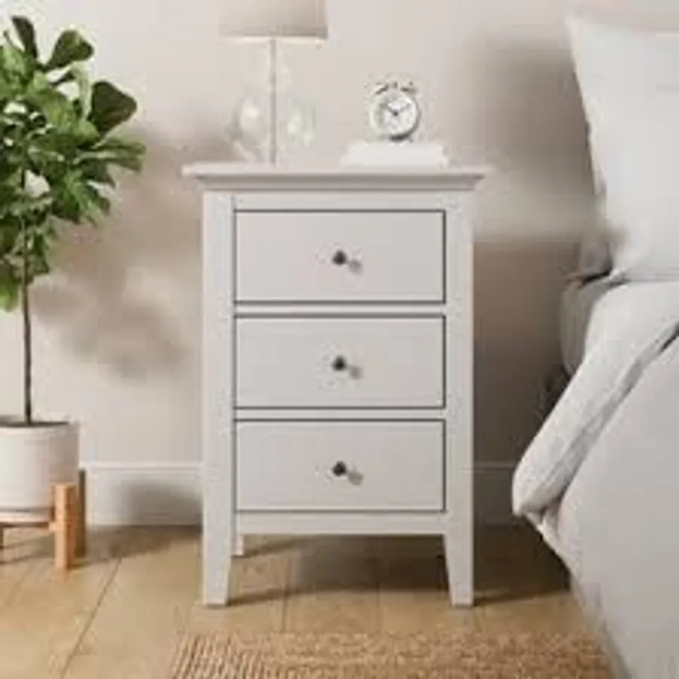 BOXED LYNTON 3 DRAWER BEDSIDE CABINET - WHITE (1 BOX)
