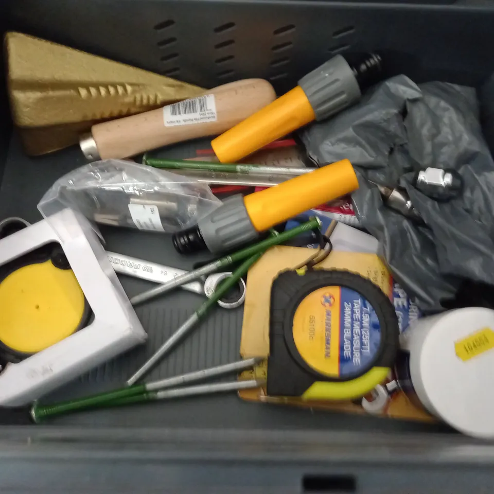 LOT OF ASSORTED DIY AND TOOL ITEMS TO INCLUDE STAPLE GUN, BOSCH DRILL BITS, CIRLIP PLIERS AND HARRIS PAINT BRUSHES