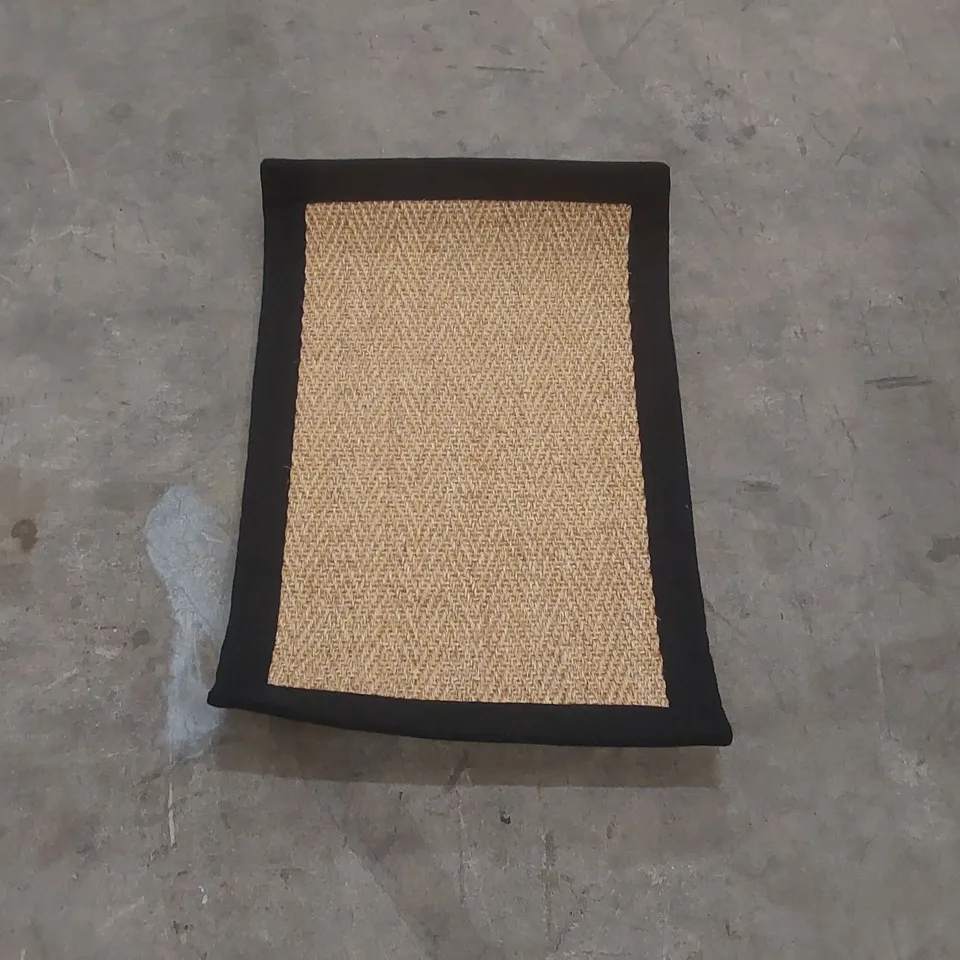 QUALITY DESIGNER DOOR MAT - APPROXIMATELY 61 x 40cm