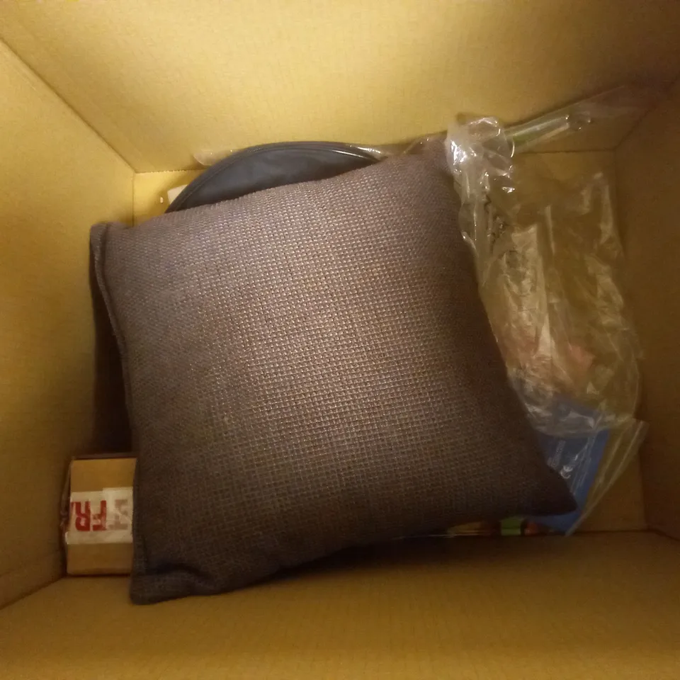 BOX OF APPROXIMATELY 5 ASSORTED ITEMS TO INCLUDE HEATED PILLOW, WINE DECANTER, COOKER LID, ETC