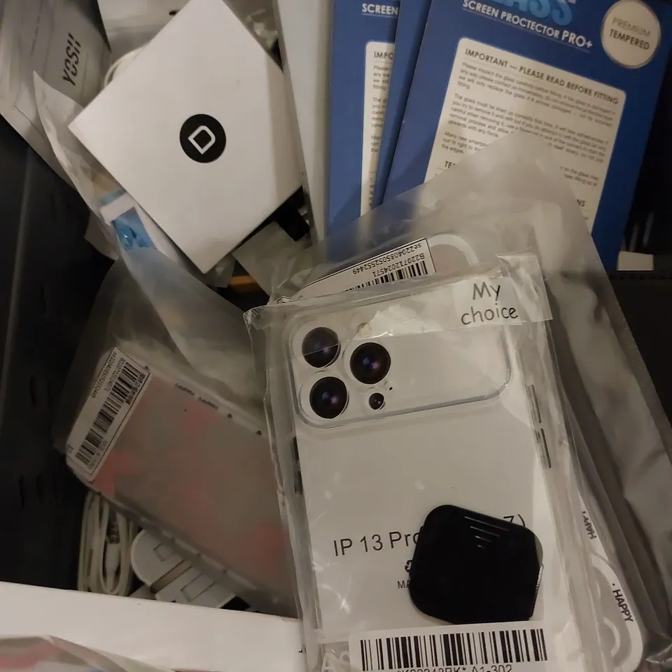 LOT OF APPROX 15 ASSORTED MOBILE PHONE ACCESSORIES TO INCLUDE CASES, EARPHONES, SCREEN PROTECTORS, ETC 