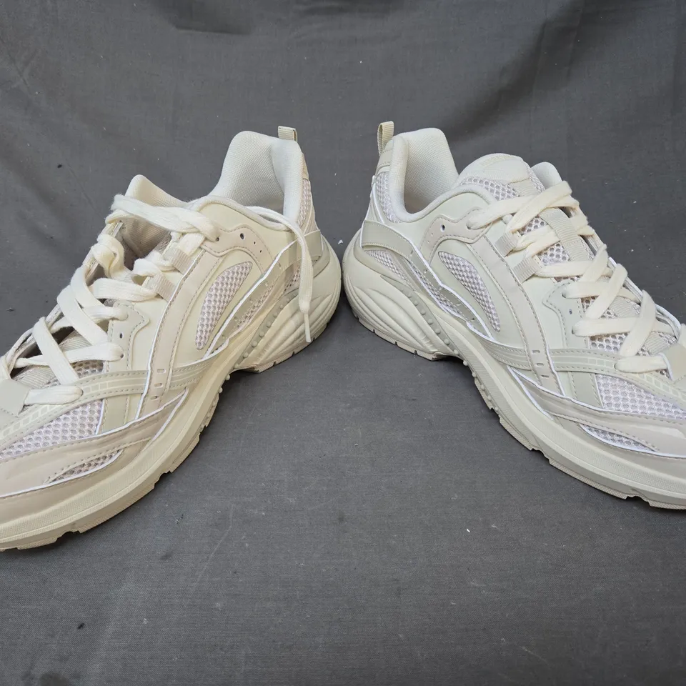 BOXED PAIR OF REPRESENT STORM RUNNER SHOES IN OFF WHITE UK SIZE 11.5