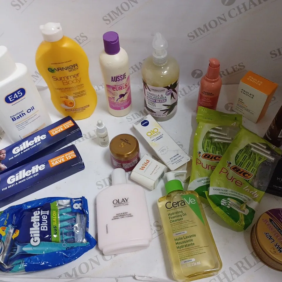 LOT OF APPROX 20 ASSORTED HEALTH AND BEAUTY PRODUCTS TO INCLUDE, PAULA'S CHOICE VITAMIN C, KIKO EYESHADOW PALETTE,CAUDALIE COMPLECTION CORRECTING SERUM