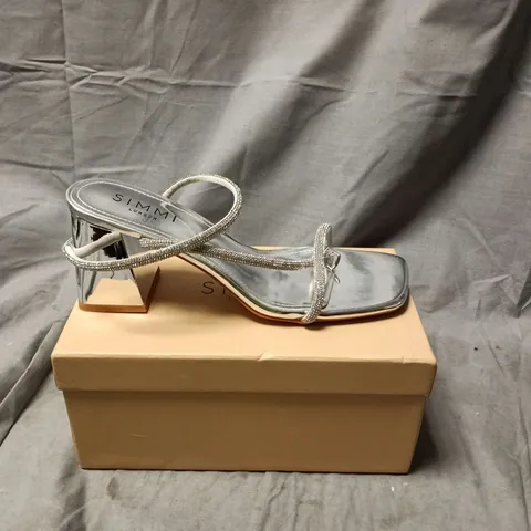 SIMMI LONDON BLOCK HEEL SILVER STRAPPY SANDALS – BOXED -SIZE 5