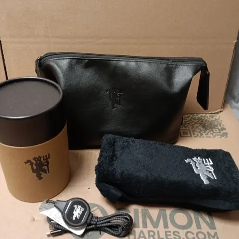 MANCHESTER UNITED SUPPORTERS ACCESSORY SET 