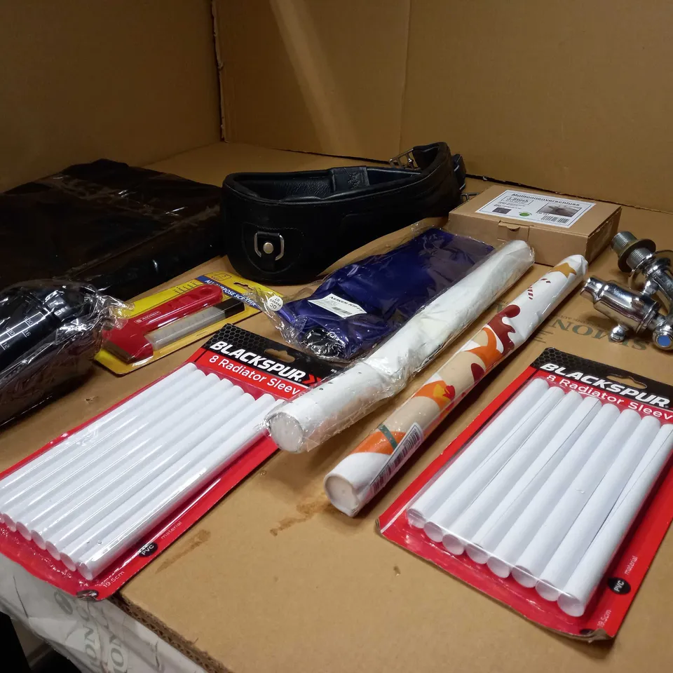 LARGE BOX OF APPROXIMATELY 20 ASSORTED HOUSEHOLD ITEMS TO INCLUDE: RADIATOR SLEEVES, DOOR MAT, ALL PURPOSE SCRAPER