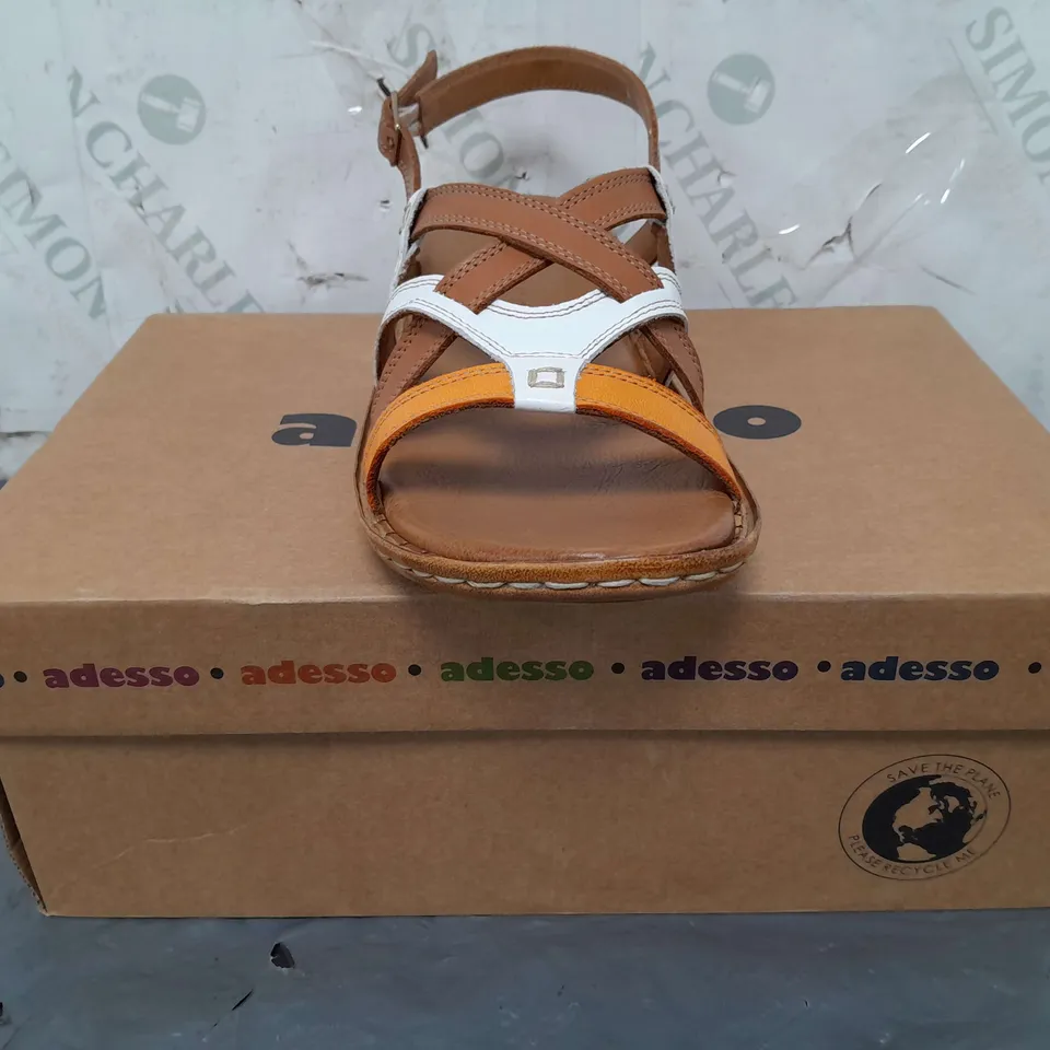 BOXED PAIR OF ADESSO TAYLOR STRAPPY SANDALS IN TAN SIZE 5