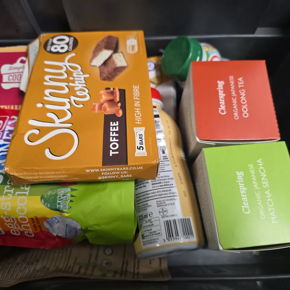 APPROXIMATELY 9 ASSORTED FOOD & DRINK ITEMS TO INCLUDE - SKINNY MALLO CHOCOLATE , ORGANIC JAPANSES MATCHA , TONY'S CHOCOLONELY ETC