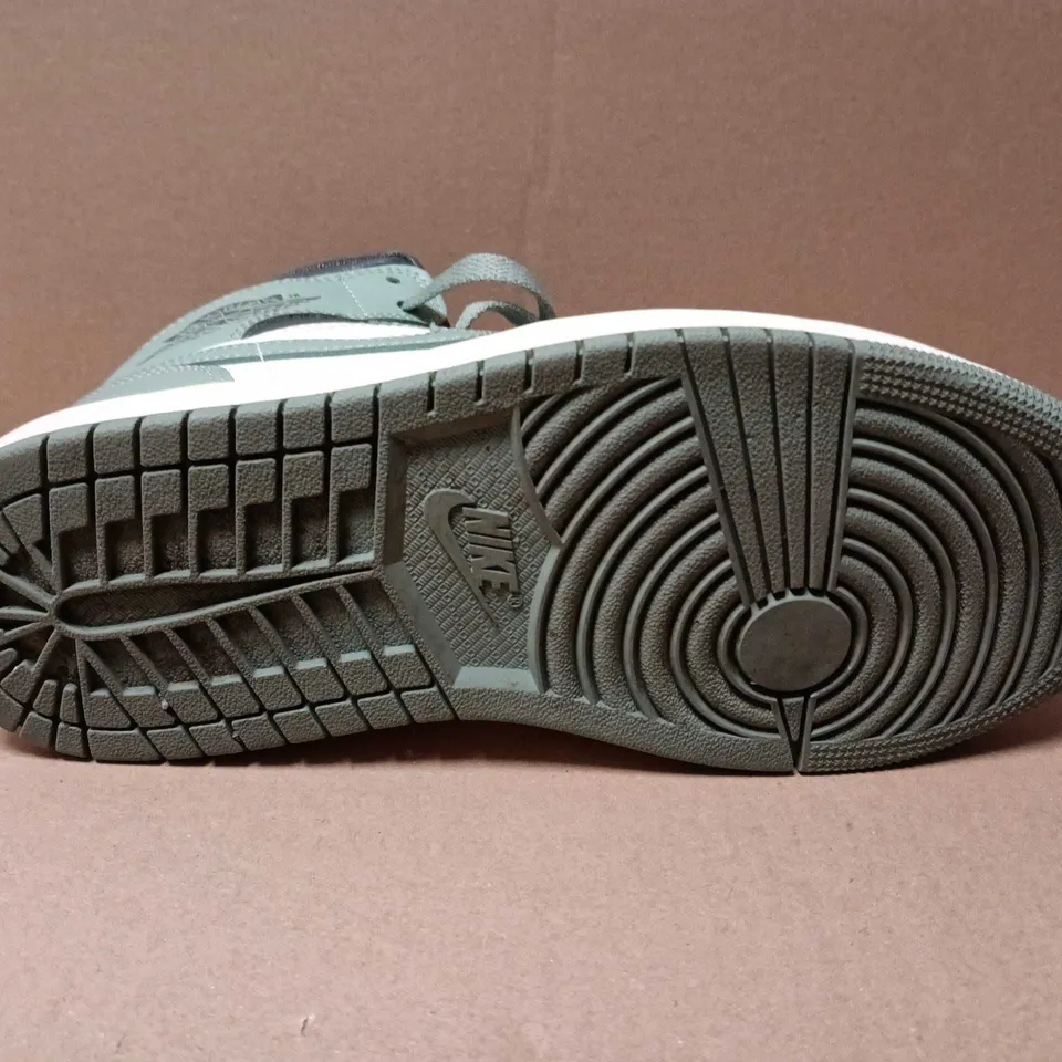 UNBOXED PAIR OF NIKE AIR JORDAN TRAINERS IN GREEN/WHITE - UK 4.5