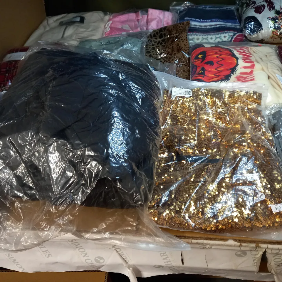 LOT OF APPROX 20 ASSORTED CLOTHING ITEMS VARYING IN SIZE/COLOUR/STYLE TO INCLUDE: TROUSERS, SKIRTS, TOPS