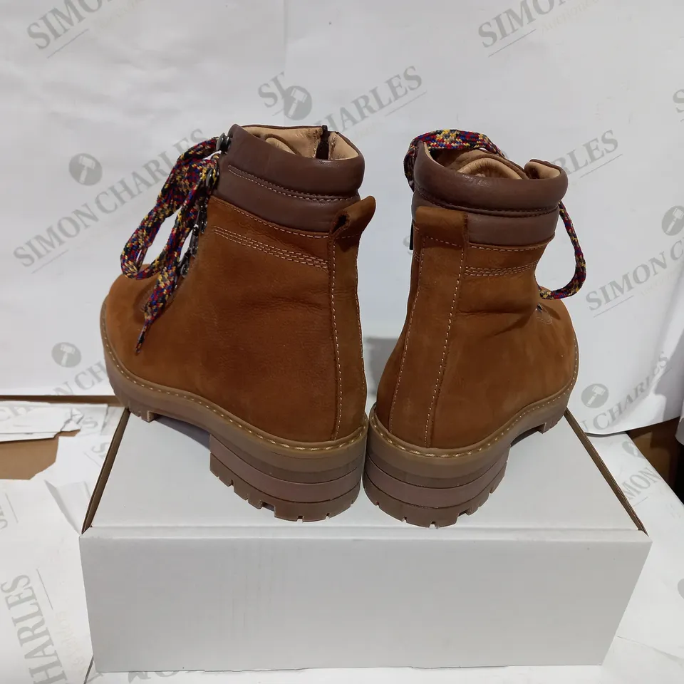 BOXED PAIR OF TAN HIKER BOOTS - SIZE 4