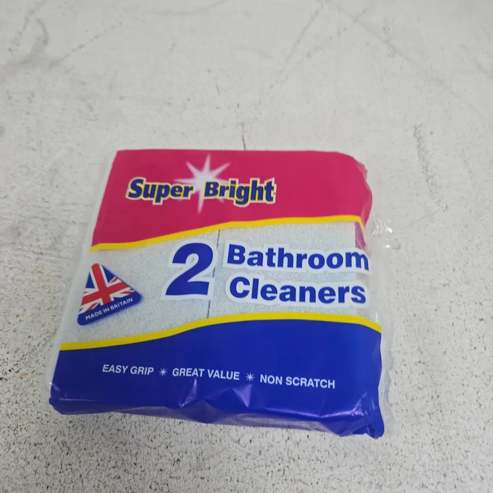 APPROXIMATELY 12 ASSORTED HOUSEHOLD ITEMS INCLUDING SUPER BRIGHT BATHROOM CLEANERS AND GREEN LIVE FLY CATCH TRAP