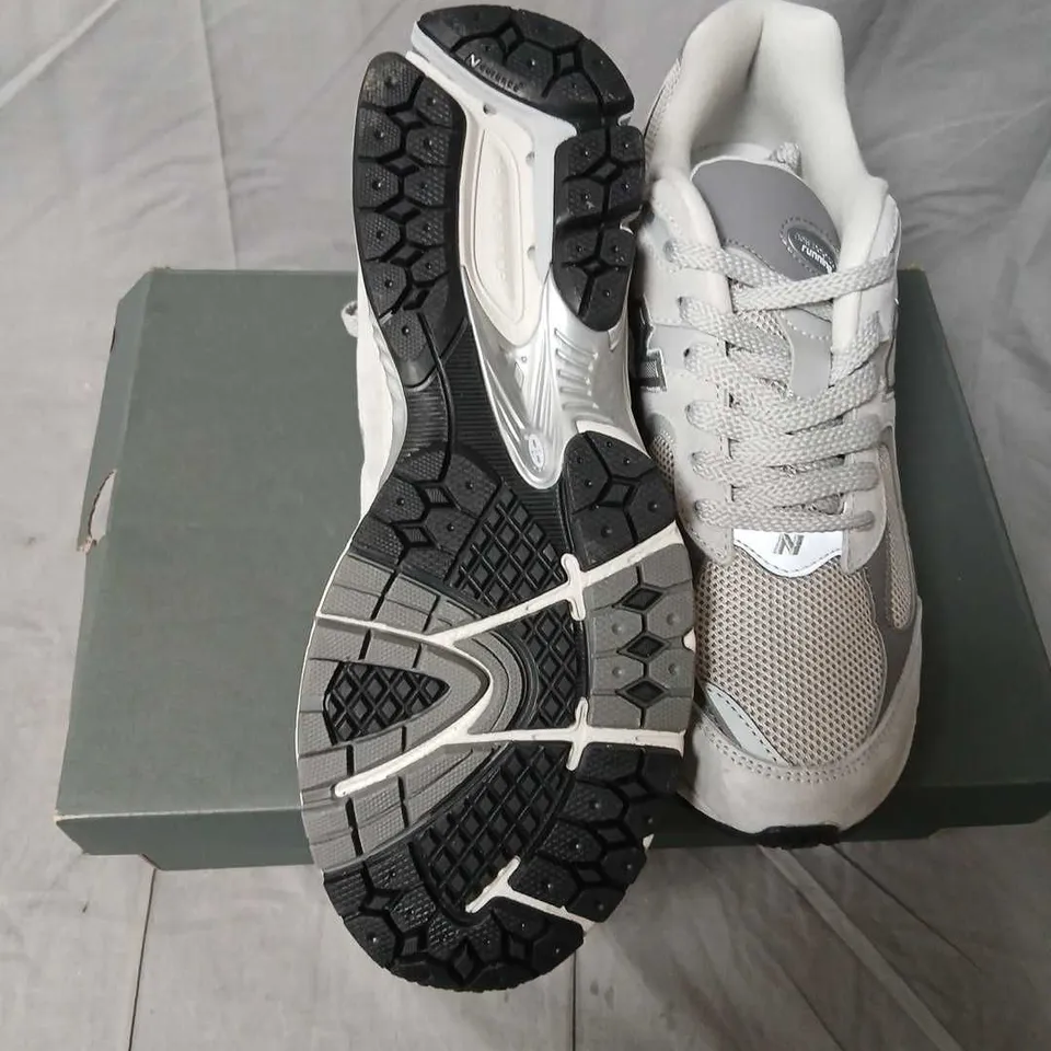 NEW BALANCE ML2002RO MEN'S RUNNING SHOES – GREY/WHITE, UK 9 (US 9.5)