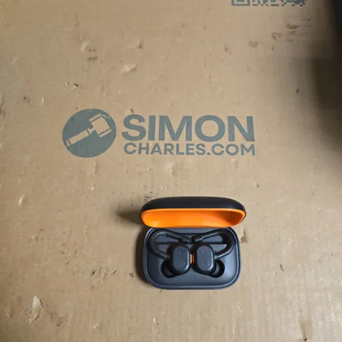 SKULLCANDY WIRELESS IN-EAR EARBUDS WITH CHARGING CASE – BLACK / ORANGE 