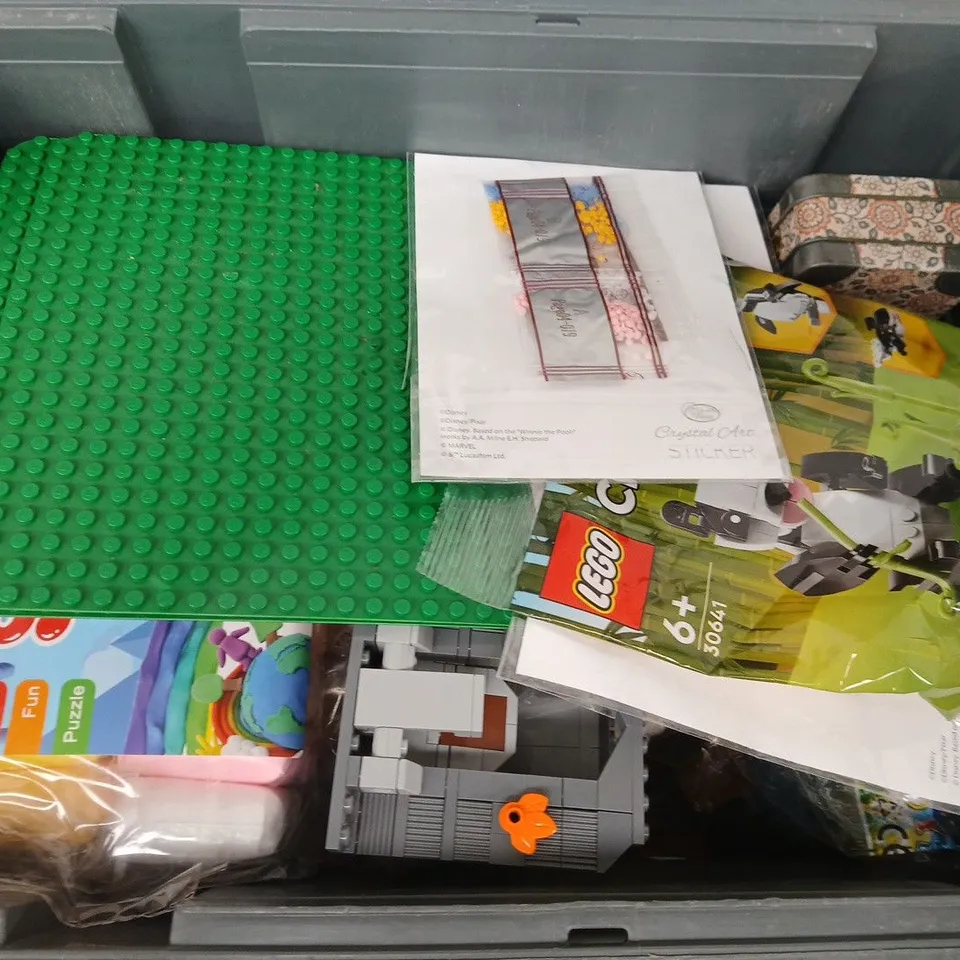 APPROXIMATELY 12 ASSORTED TOYS & GAMES TO INCLUDE LEGO, UNO, TAROT, ETC