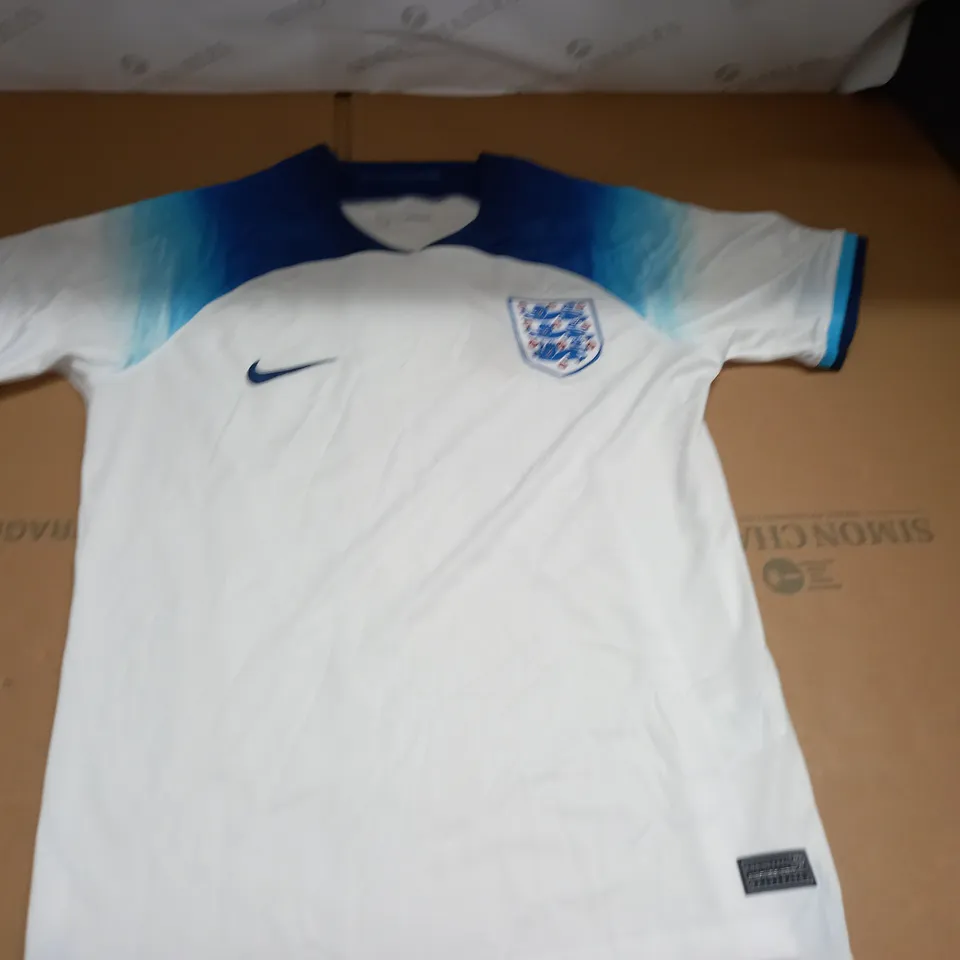 ENGLAND 3-LIONS FOOTBALL T-SHIRT - L