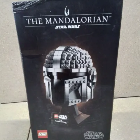 BOXED STAR WARS LEGO MANDALORIAN HELMET 