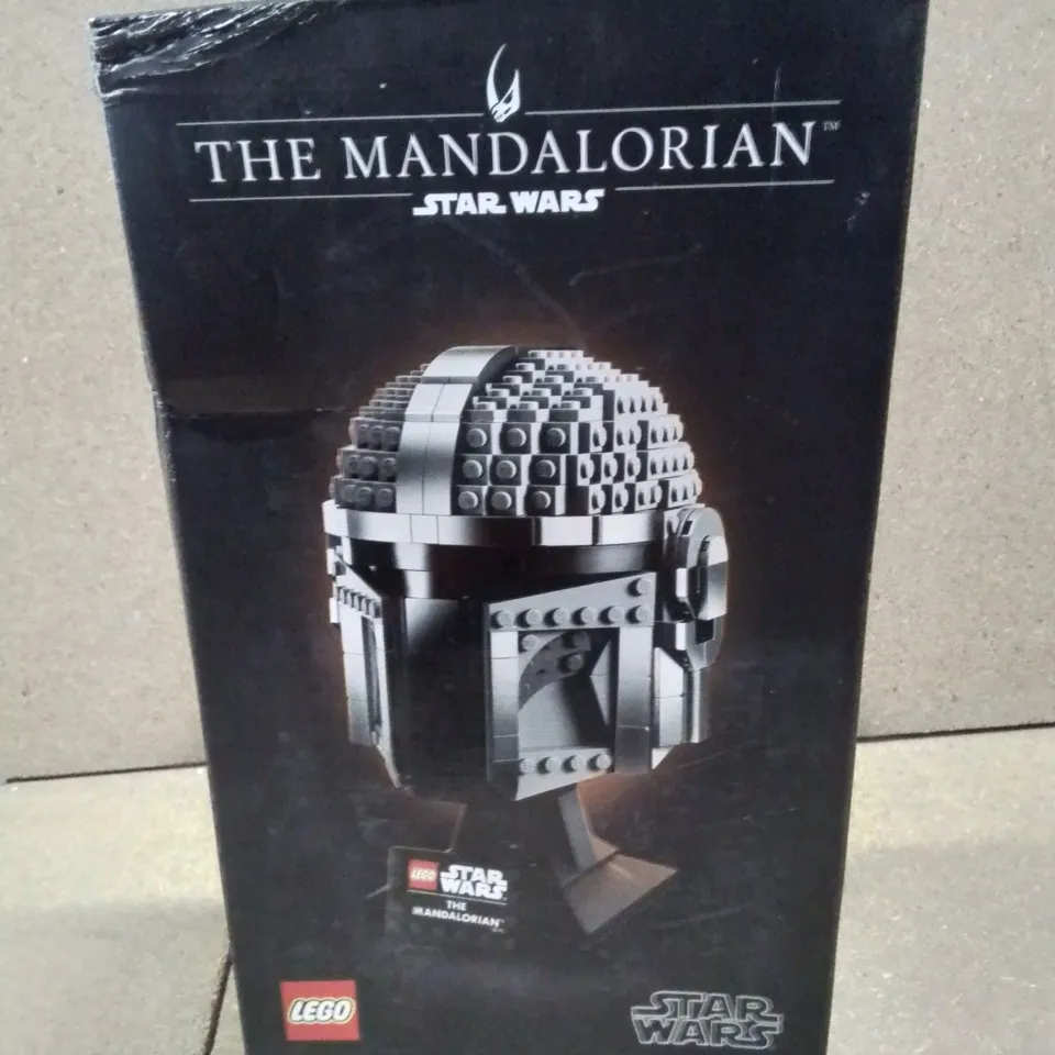 BOXED STAR WARS LEGO MANDALORIAN HELMET 