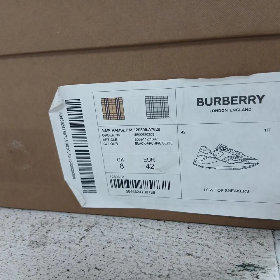 BURBERRY LOW TOP SNEAKERS – UK 8 (EUR 42)