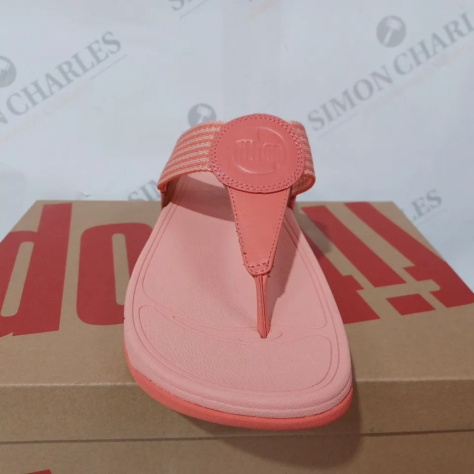 BOXED PAIR OF FITFLOP WALKSTAR TOE POST SANDALS IN SUNSHINE CORAL - UK 6