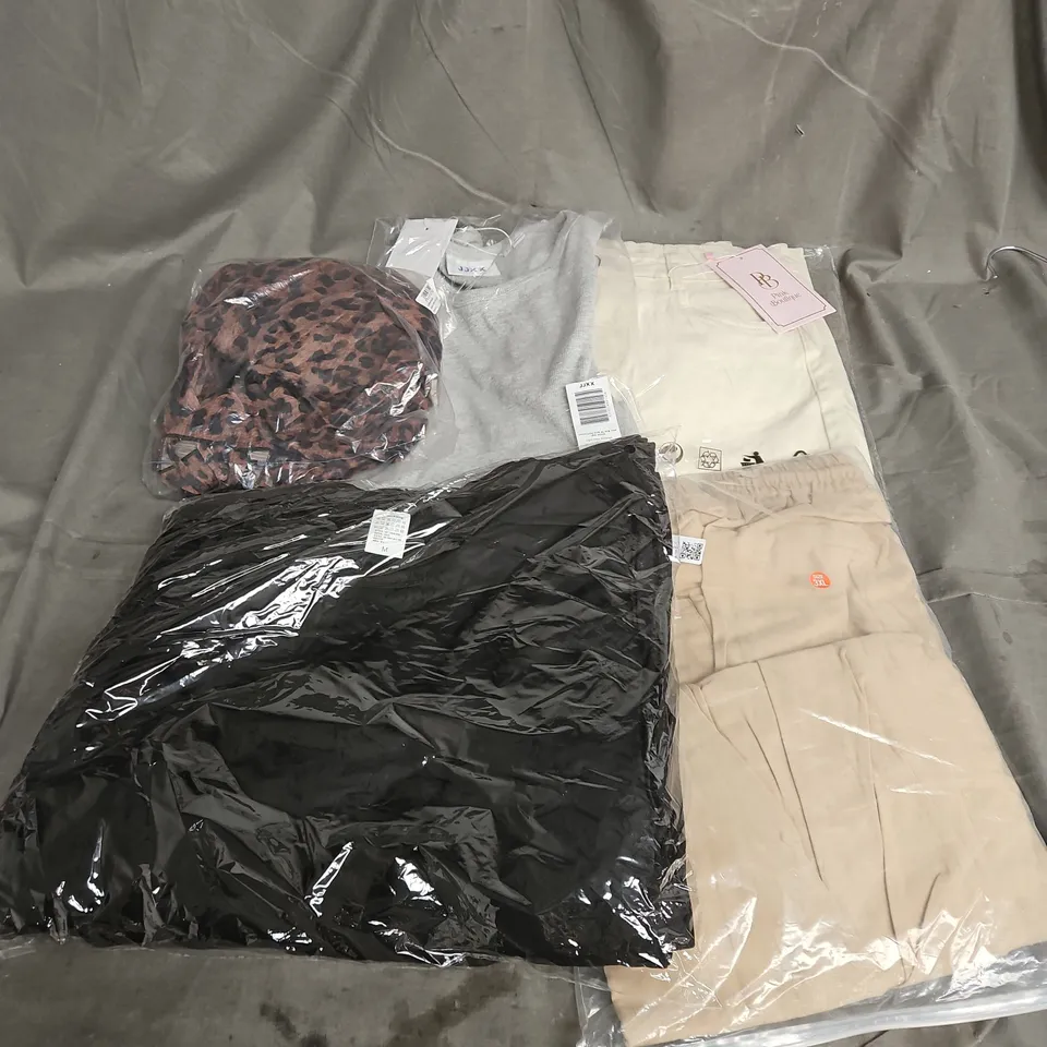 BOX OF APPROXIMATELY 20 ASSORTED CLOTHING ITEMS TO INCLUDE SKIRT, DRESS, TOPS, ETC