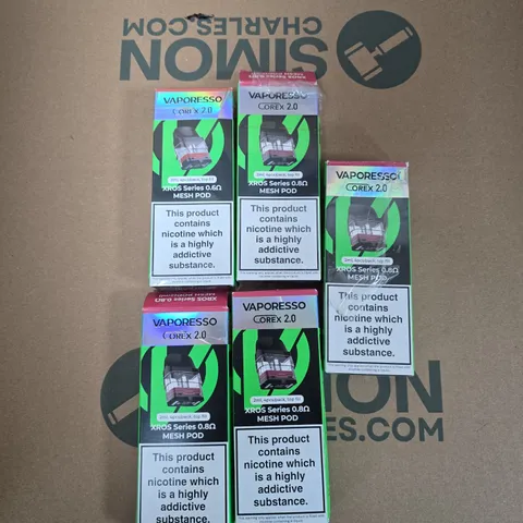 BOX OF APPROXIMATELY 30 ASSORTED E-CIGARETTES AND ACCOMPANIMENTS TO INCLUDE: VARIOUS VAPORESSO ITEMS 