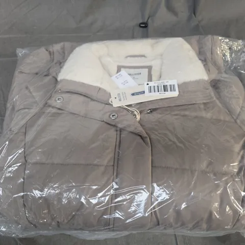 HOLLISTER WINTER COAT SIZE M