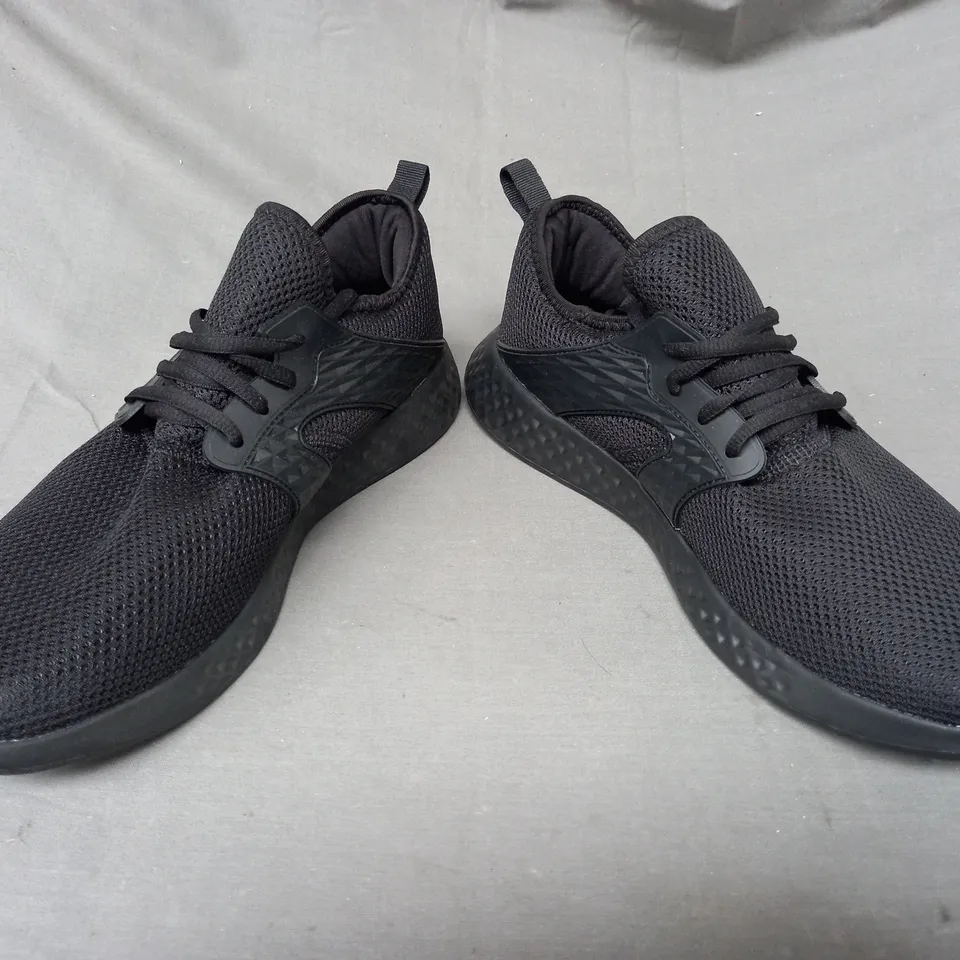 PAIR OF PRIMARK SHOES IN BLACK UK SIZE 11