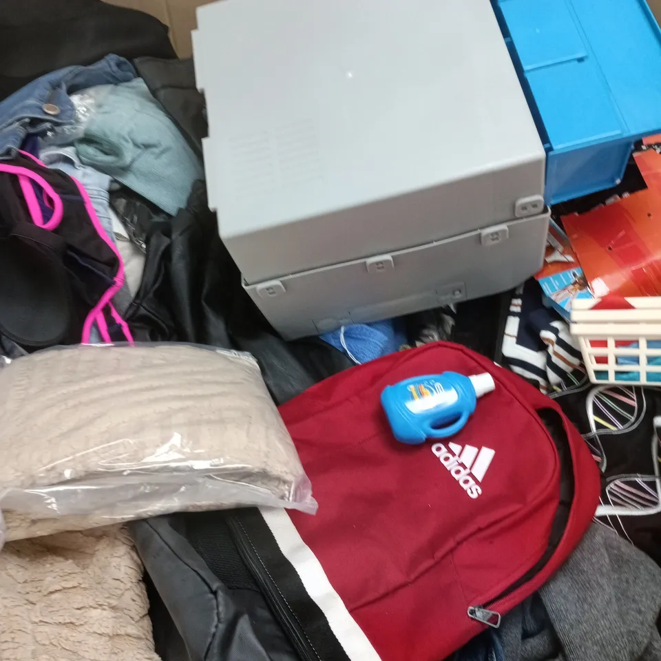 PALLET OF APPROXIMATELY 60 ASSORTED ITEMS TO INCLUDE BRANDED CLOTHING, RUGS, BOOKS, ETC - COLLETCION ONLY