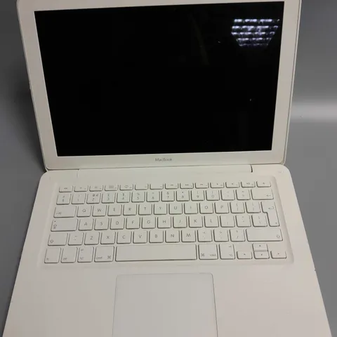 UNBOXED APPLE MACBOOK 2009