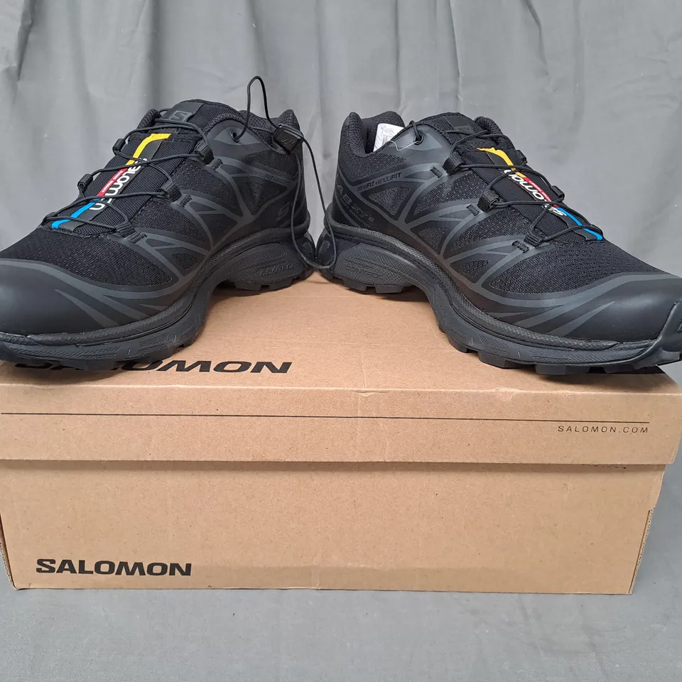 BOXED PAIR OF SALOMON XT-6 SHOES IN BLACK UK SIZE 9