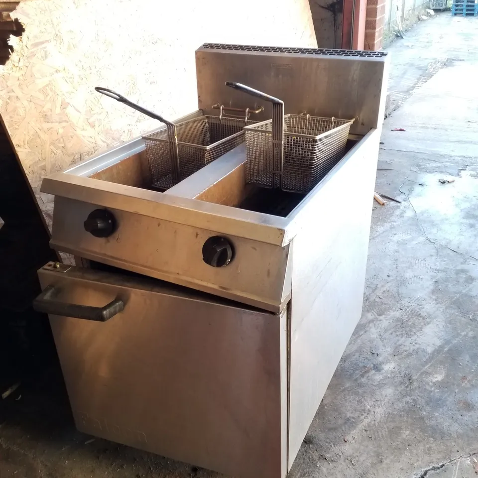 TWIN TANK GAS DEEP FRYER