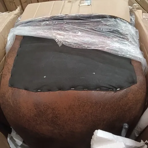 BOXED LOUNGE CHAIR QUALITY MATERIAL - BROWN