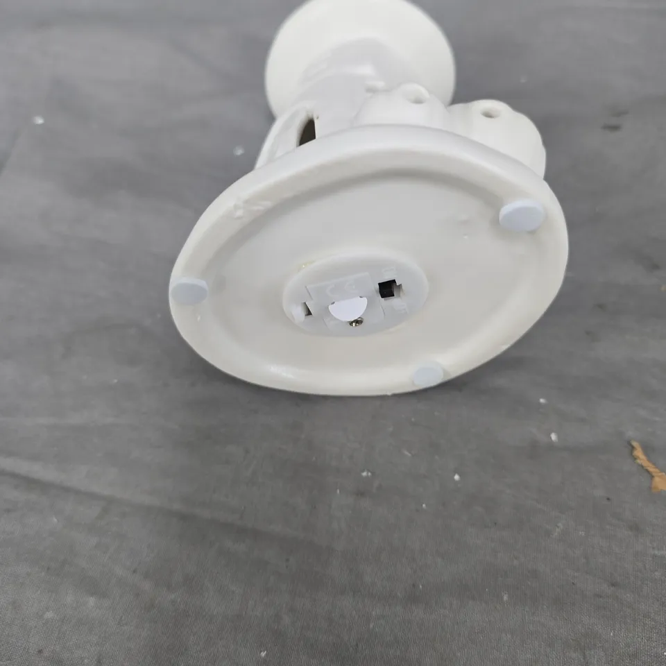 PRETTY LITTLE HOME CERAMIC LANTERNS (SET OF 2) – WHITE