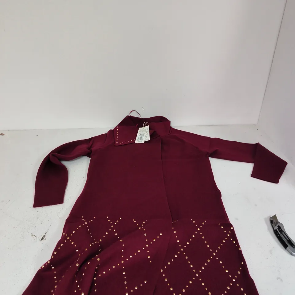 BOX OF APPROXIMATELY 30 ASSORTED CLOTHING ITEMS TO INCLUDE: MUDFLOWER JUMPER