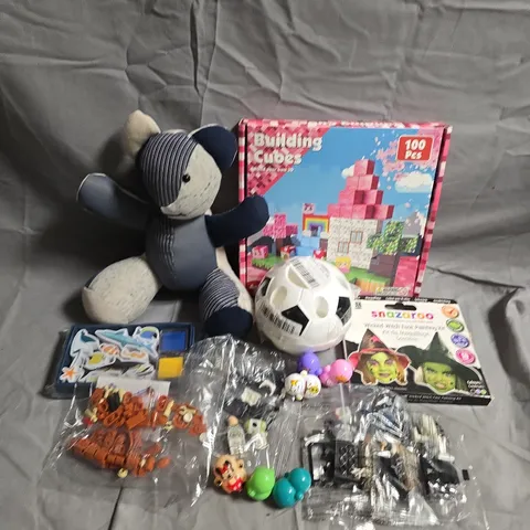 TOTE OF ASSORTED TOYS AND GAMES TO INCLUDE TEDDIES, LEGO AND BUILDING CUBES